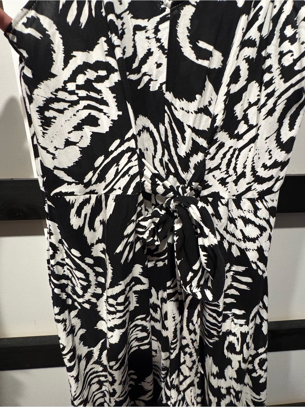 1 STATE Black & White Abstract tapered leg jumpsuit. - Picture 3 of 15